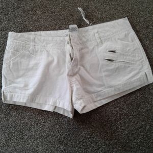 NWT Juniors Urban Behavior White Cotton Shorts